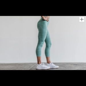 Oil blue melange leggings.
High stretch performance blend.. 
20 1/2” in inseam.